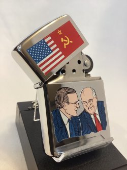 画像2: No.250 コレクションアイテムシリーズ  HIGH POLISH CHROME ZIPPO ハイポリッシュクローム 米ソ首脳会談 z-6816