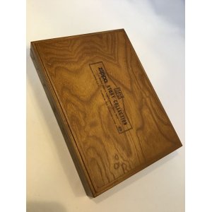 画像: ZIPPO GOODS ZIPPO STORY COLLECTION 木製ディスプレイ 8個入り z-4587