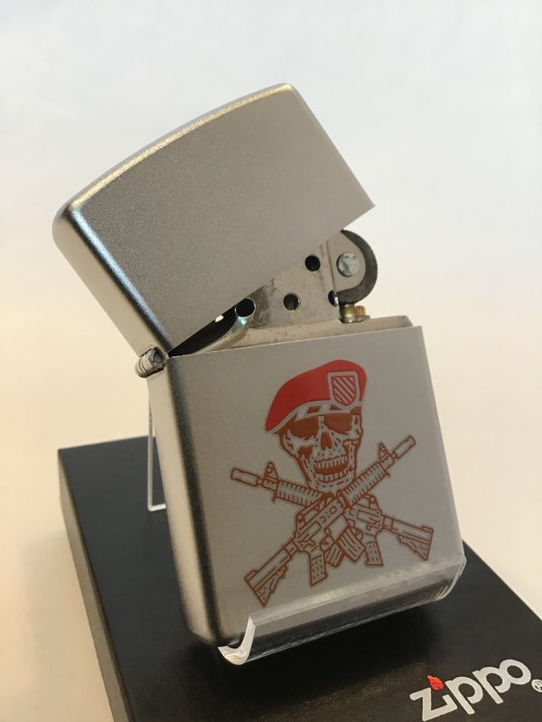 画像2: No.205 ヴィンテージZIPPO 2005年製 スカル&機関銃 z-3703