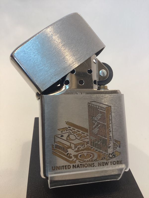 画像2: No.200 USED ZIPPO 1972年製 UNITED NATIONS NEW YORK ユナイテッド ネーション ニューヨーク z-5820