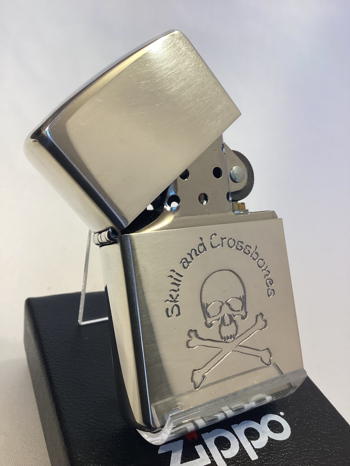 画像2: No.200 ヴィンテージZIPPO 2005年製 SILVER MIRROR シルバーミラー SKULL AND CROSSBONES スカイ&クロスボーン z-6290